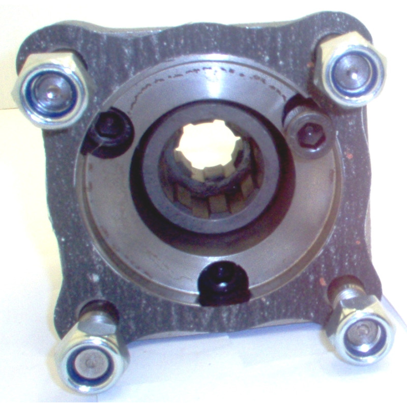 ADAPTOR 3 BOLT PUMP TO 4 BOLT PTO