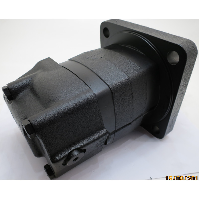 CHAR-LYNN HYDRAULIC MOTOR 105-1139